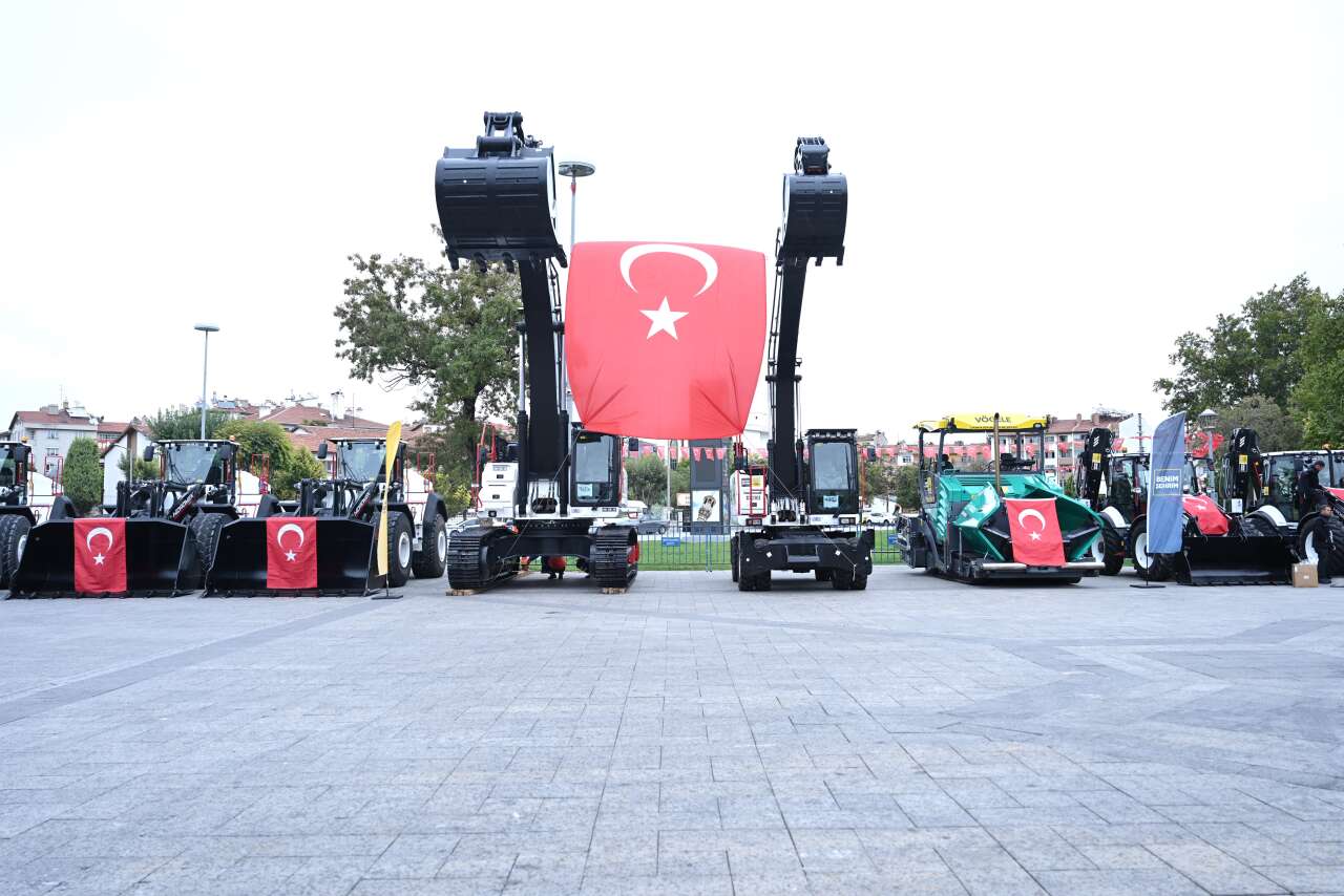 Konya Büyükşehir'e 54 yeni iş makinesi! Kışın karla mücadele yapıp yazın caddelerde çalışacak 5